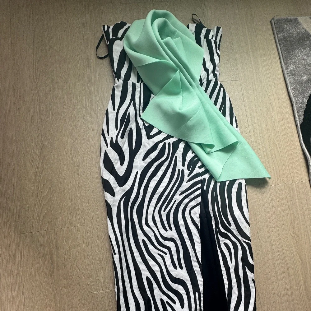 Dress - Picture 1 of 1